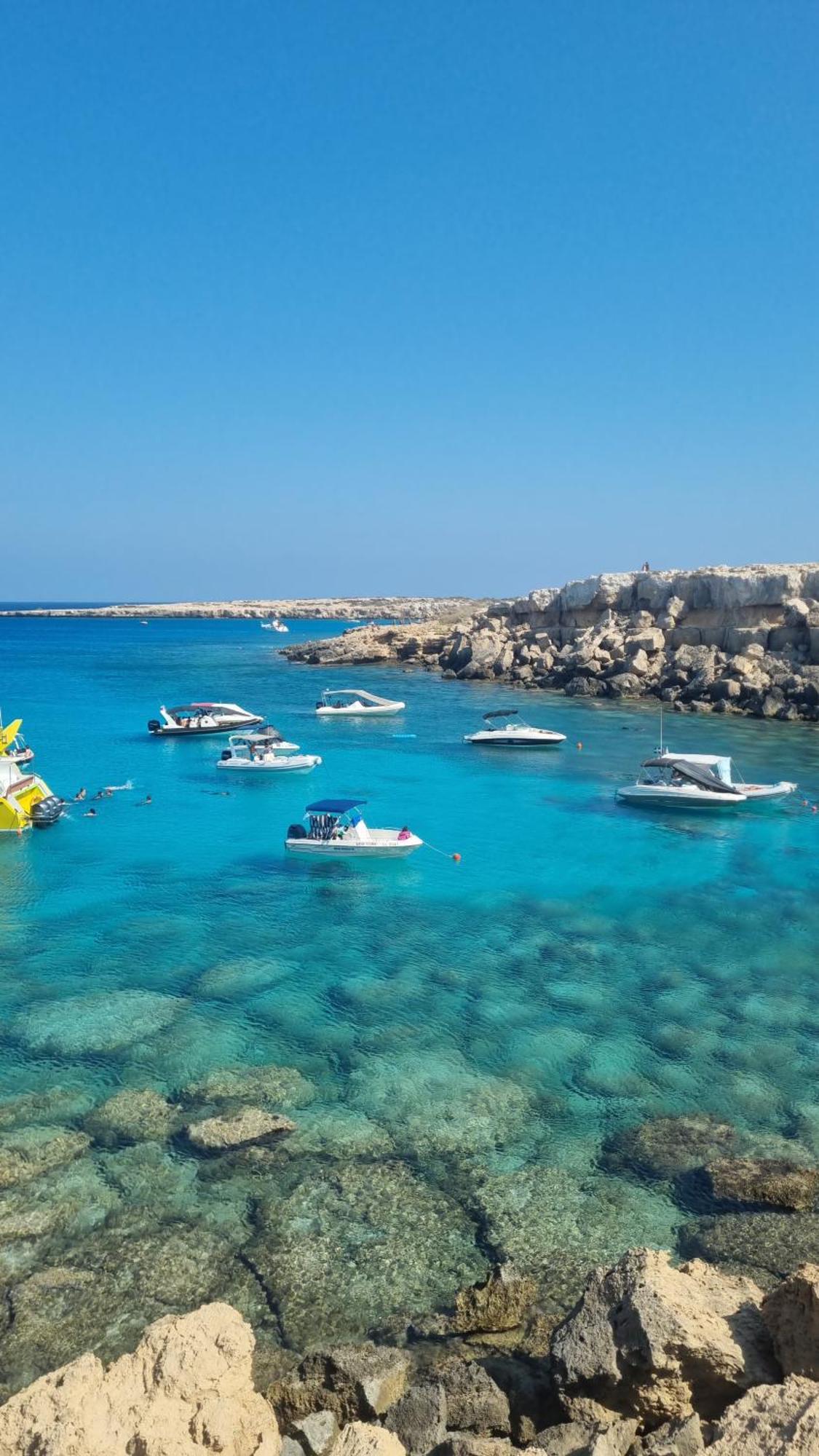 Cosmos Residence Paralimni Luaran gambar