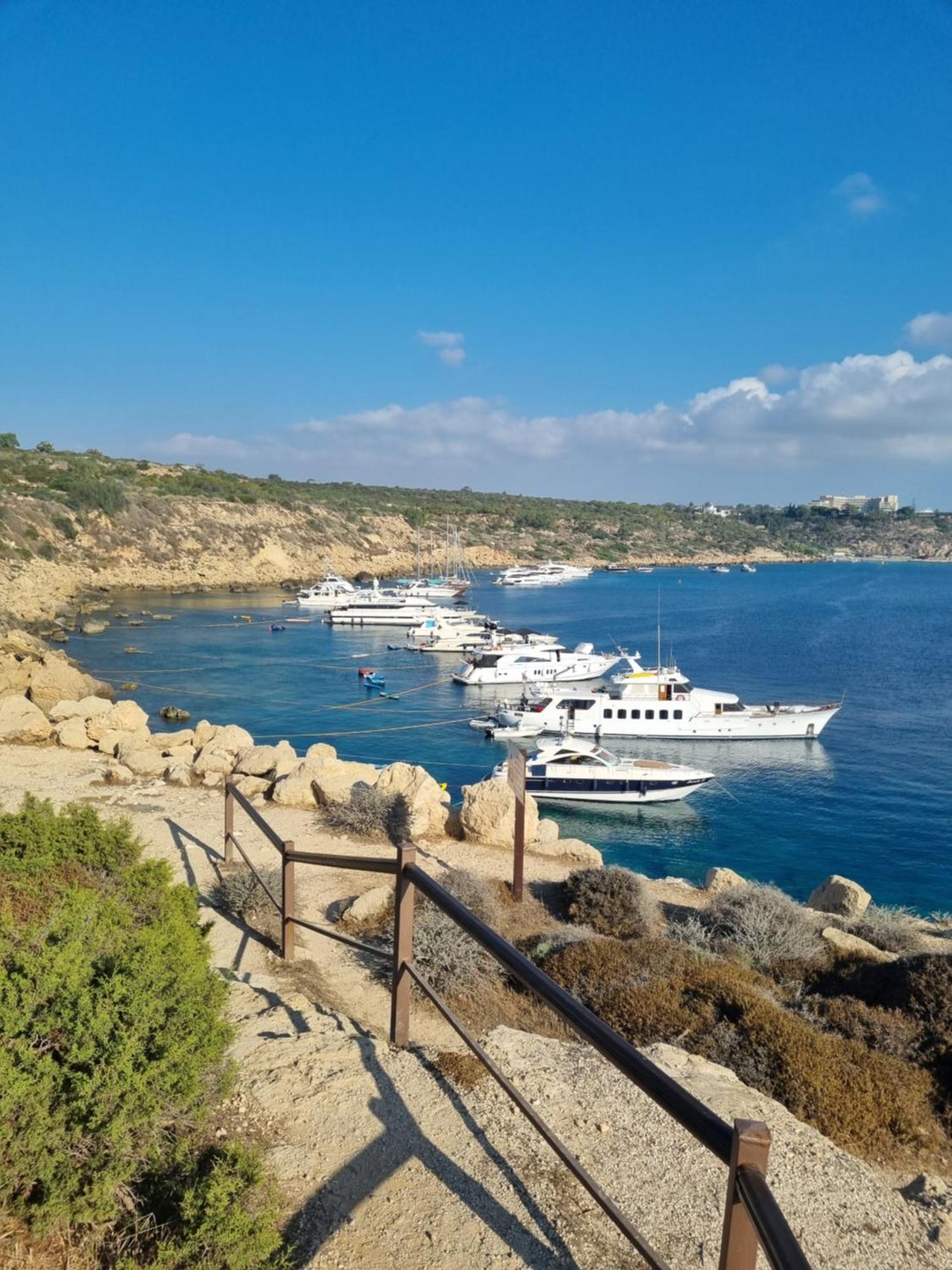 Cosmos Residence Paralimni Luaran gambar
