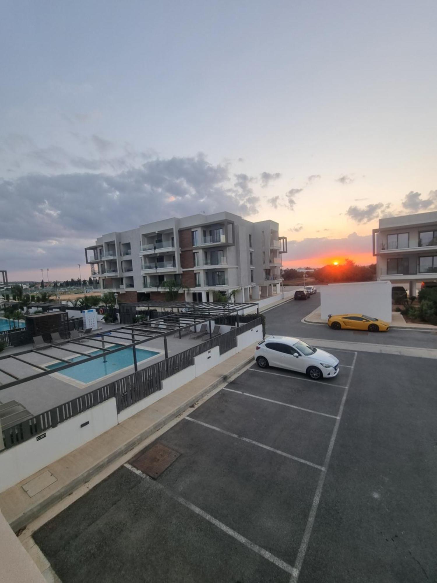 Cosmos Residence Paralimni Luaran gambar